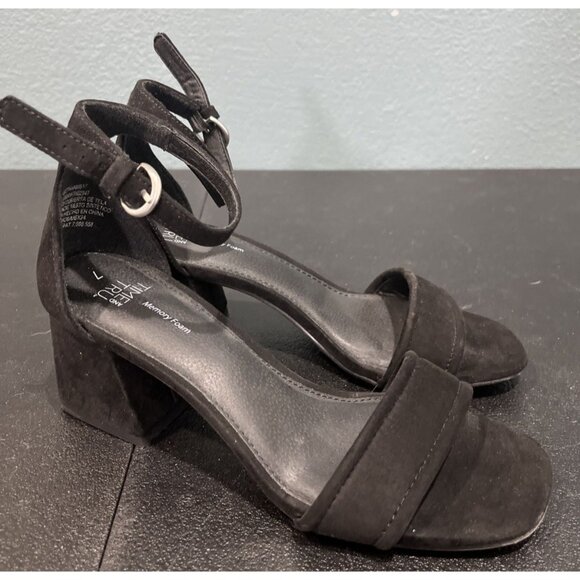 Time And Tru Low Block Heels Womens Sz 7 Black Faux Suede Open Toe Ankle Strap - Picture 1 of 8